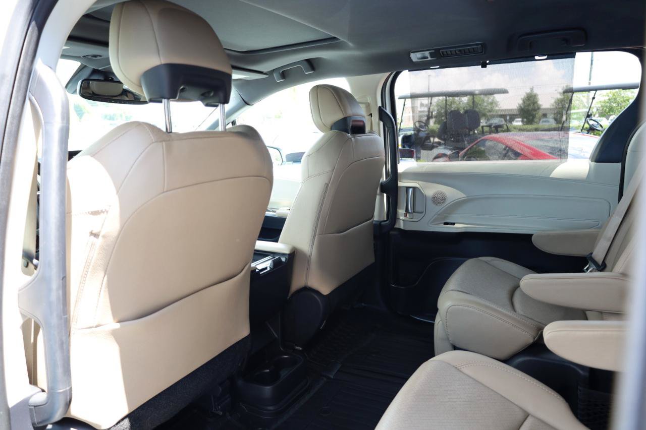 Used 2024 Toyota Sienna Limited FWD image 17