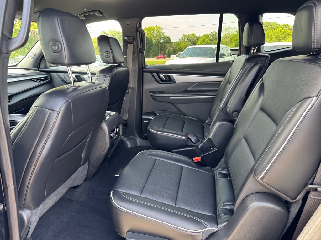 Used 2025 Buick Enclave Preferred AWD/4WD image 37