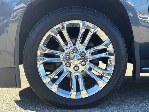 Used 2019 Cadillac Escalade Luxury w/ LPO, Radiant Package image 2