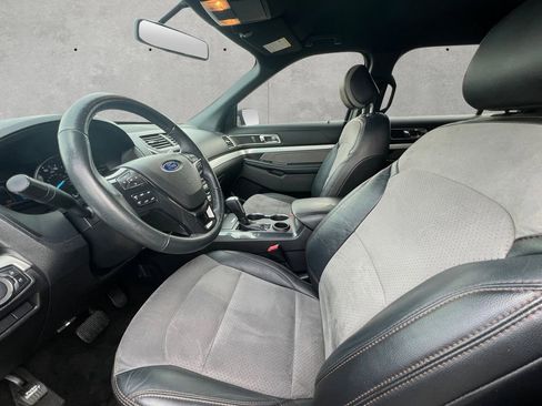 Used 2017 Ford Explorer XLT w/ Equipment Group 202A image 19