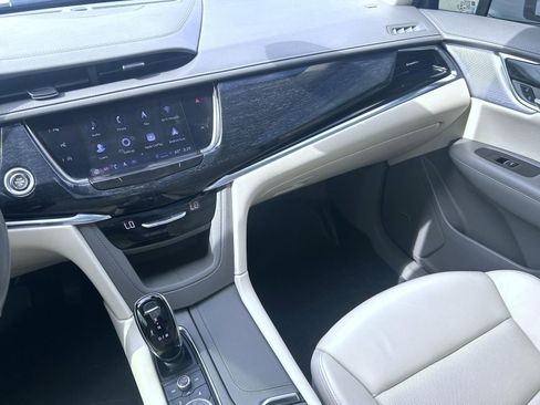 Used 2021 Cadillac XT6 Premium Luxury image 22
