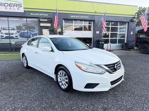 Used 2017 Nissan Altima 2.5 S w/ Power Driver Seat Package FWD image 3