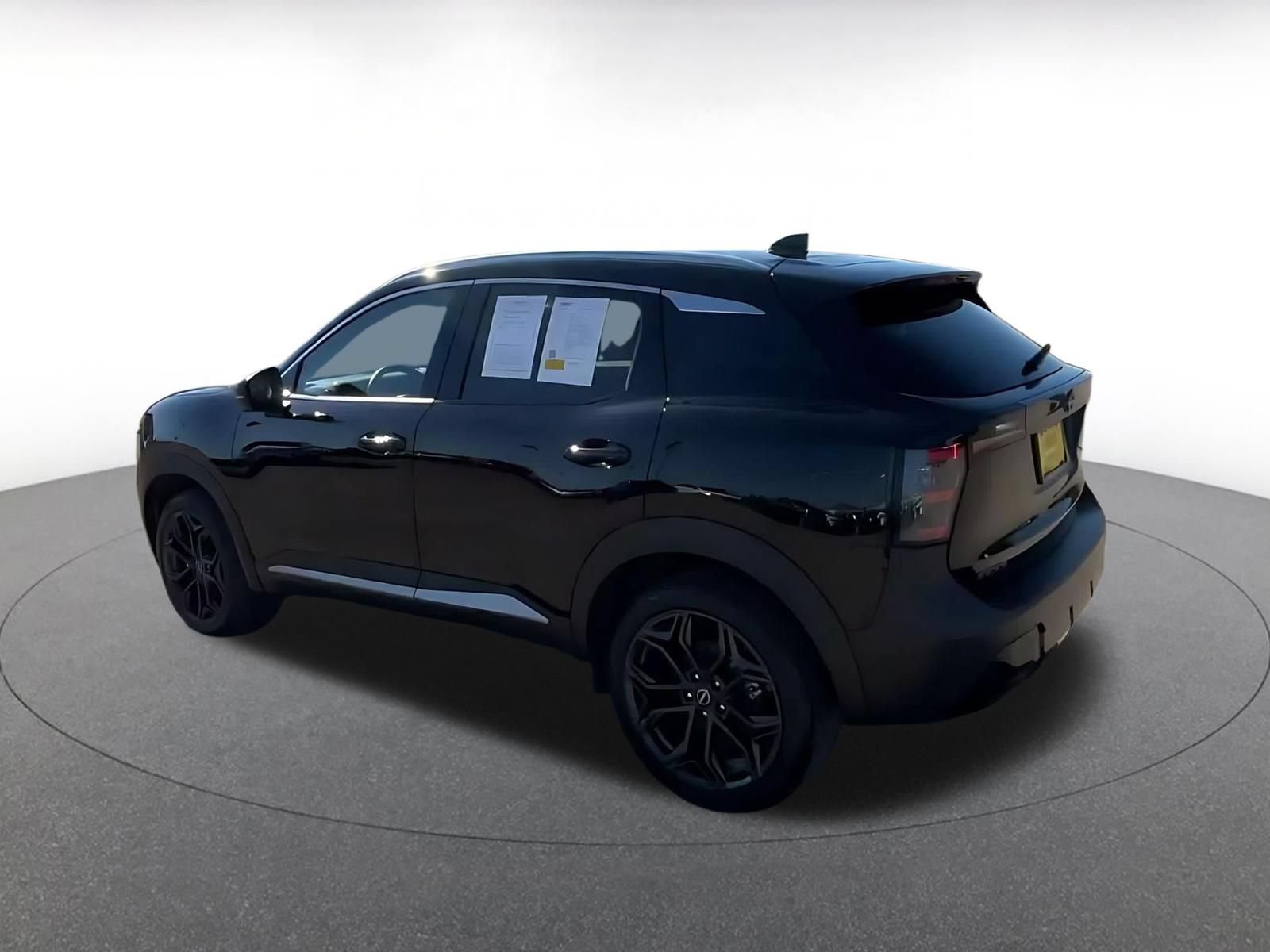 Used 2026 Nissan Kicks SR FWD image 9