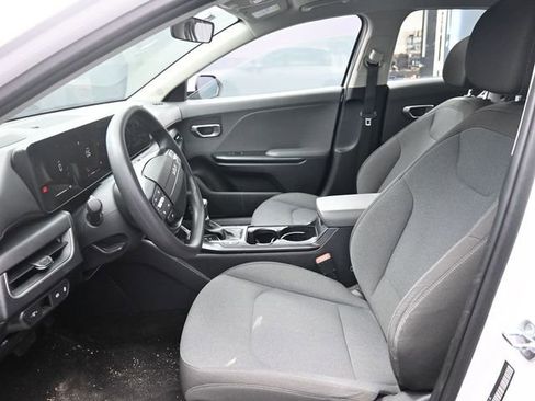 Used 2025 Kia K4 LXS image 14