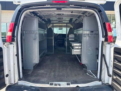 Used 2017 Chevrolet Express 2500 RWD image 9