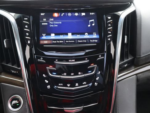 Used 2018 Cadillac Escalade Platinum image 20