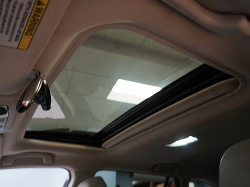 Used 2019 Subaru Outback 2.5i Limited w/ Popular Package #2 image 4