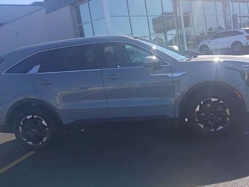 New 2026 Kia Sorento S w/ S Panoramic Sunroof Package image 4