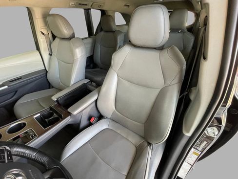 Used 2021 Toyota Sienna FWD image 19