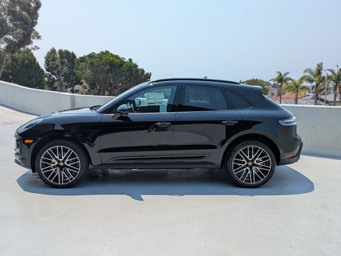 Certified 2025 Porsche Macan AWD/4WD image 2