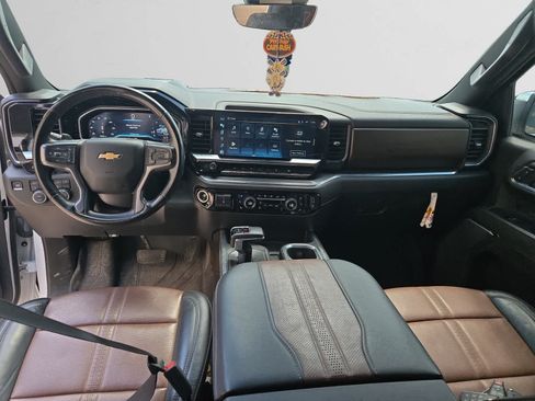 Used 2024 Chevrolet Silverado 1500 High Country w/ High Country Premium Package AWD/4WD image 9