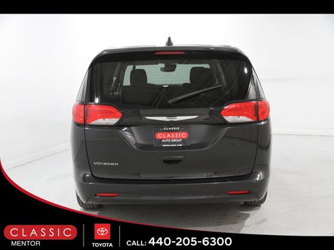 Used 2023 Chrysler Voyager LX image 22