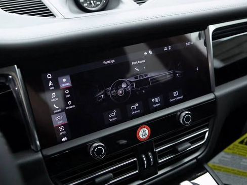 Certified 2025 Porsche Macan Turbo image 15