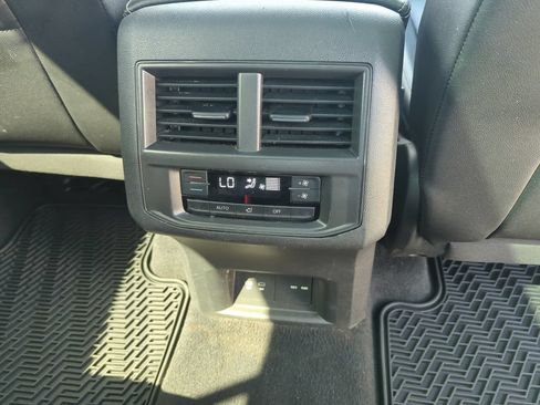Used 2023 Volkswagen Atlas SE w/ Panoramic Sunroof Package FWD image 36