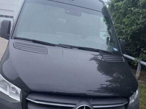 Used 2024 Mercedes-Benz Sprinter 2500 image 1