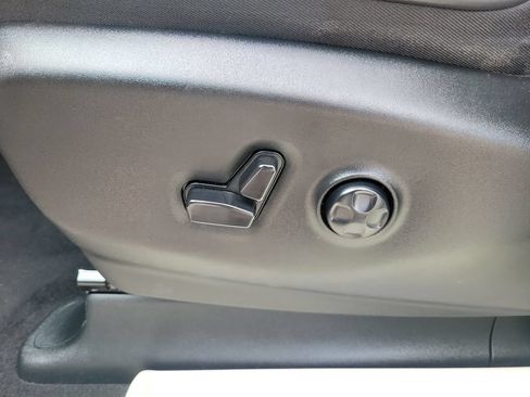 Used 2023 Chrysler Pacifica Touring-L FWD image 18