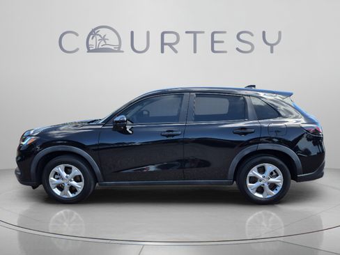 Used 2023 Honda HR-V LX image 2