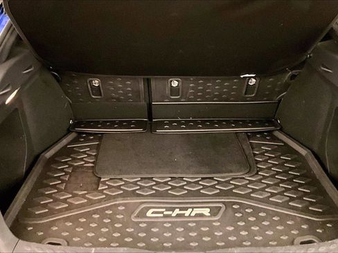 Used 2020 Toyota C-HR XLE image 33