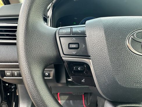 Used 2025 Toyota Camry LE image 19