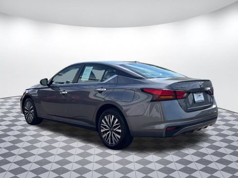 Used 2024 Nissan Altima 2.5 SV AWD/4WD image 5
