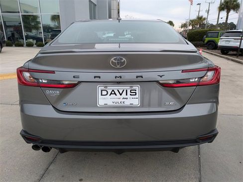 Used 2025 Toyota Camry SE image 5