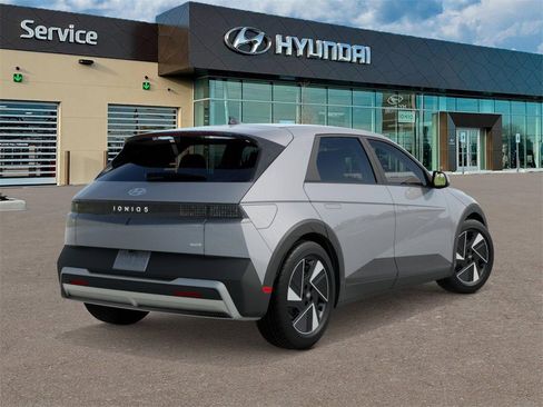 Used 2026 Hyundai Ioniq 5 SEL image 4