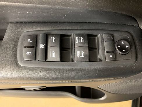 Used 2020 Jeep Grand Cherokee Limited AWD/4WD image 18
