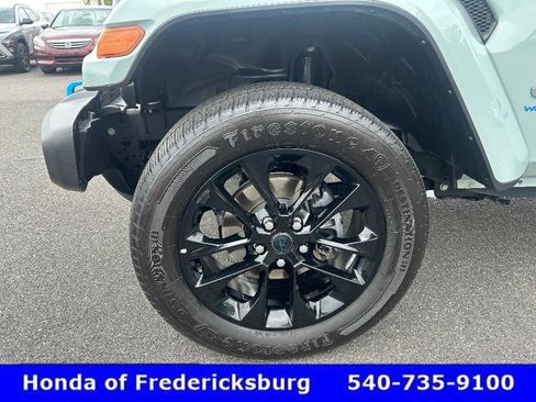 Used 2024 Jeep Wrangler Unlimited Sahara AWD/4WD image 35