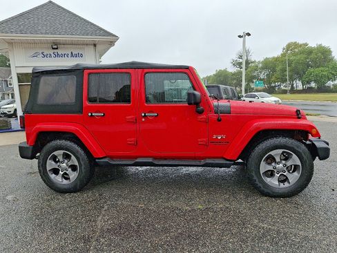 Used 2016 Jeep Wrangler Unlimited Sahara w/ Dual Top Group AWD/4WD image 7