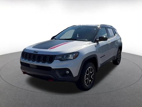 Used 2025 Jeep Compass Trailhawk AWD/4WD image 7
