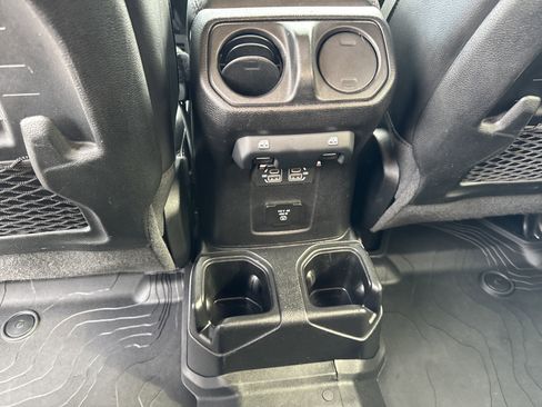 Used 2021 Jeep Gladiator Rubicon AWD/4WD image 24
