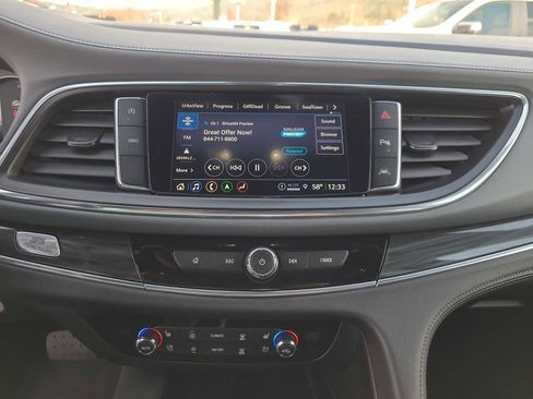 Used 2024 Buick Enclave Premium image 24
