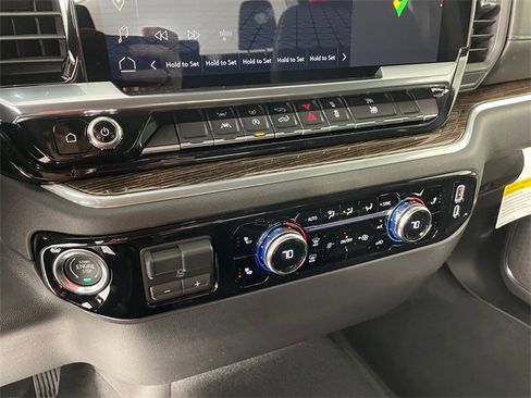 New 2026 GMC Sierra 1500 SLE image 5