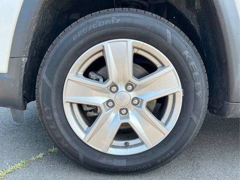 Used 2022 Jeep Compass Latitude AWD/4WD image 30