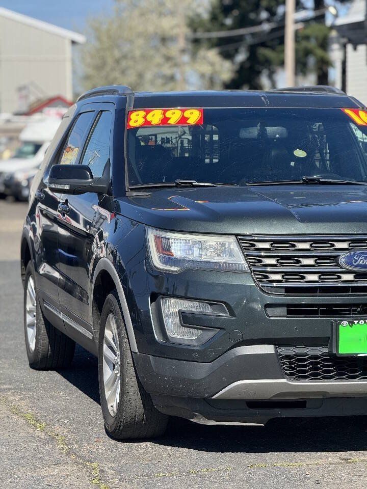 Used 2016 Ford Explorer XLT w/ Equipment Group 202A AWD/4WD image 3