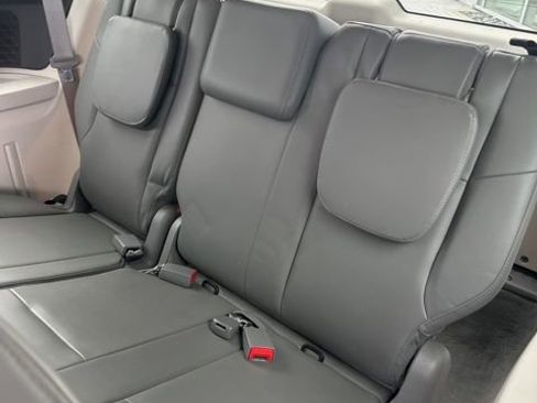 Used 2012 Volkswagen Routan SE FWD image 20