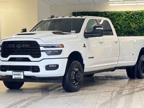 Used 2025 RAM 3500 Laramie image 8