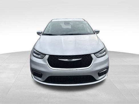 Used 2022 Chrysler Pacifica Touring-L FWD image 8
