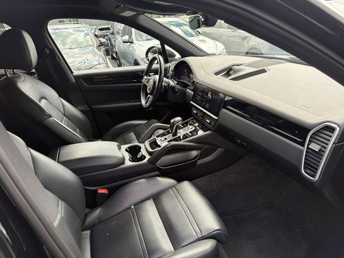 Used 2019 Porsche Cayenne AWD/4WD image 12