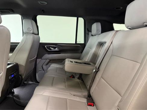Used 2024 Chevrolet Suburban LT w/ Luxury Package AWD/4WD image 15