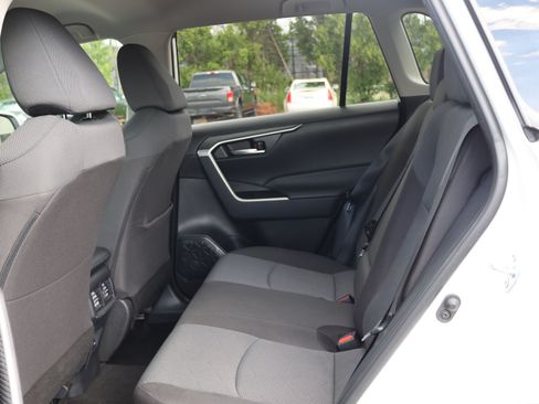 Used 2025 Toyota RAV4 XLE FWD image 15