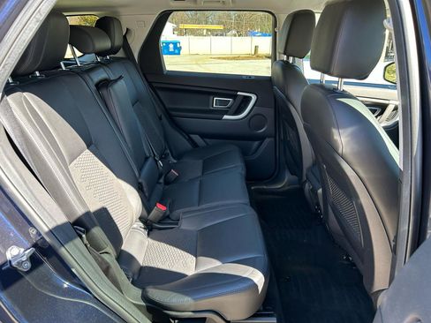 Used 2017 Land Rover Discovery Sport SE image 17
