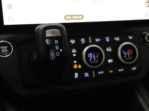 Certified 2026 Land Rover Defender 110 X-Dynamic SE AWD/4WD image 13