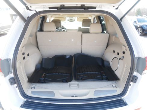 Used 2018 Jeep Grand Cherokee Overland image 18