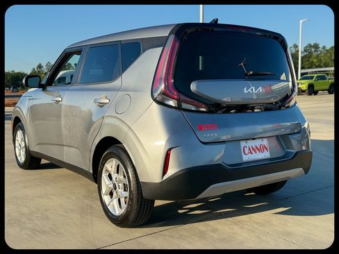 Used 2025 Kia Soul LX w/ LX Technology Package FWD image 6