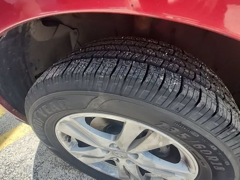 Used 2010 Hyundai Santa Fe GLS w/ Summer Event Pkg 21 AWD/4WD image 3