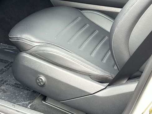 Certified 2025 Mercedes-Benz GLC 300 4MATIC image 12