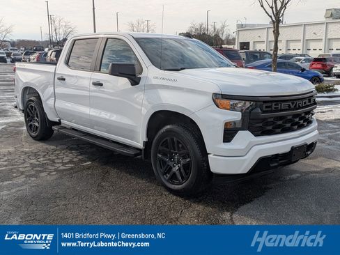 Used 2022 Chevrolet Silverado 1500 Custom image 1