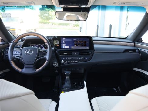 Used 2024 Lexus ES 350 Ultra Luxury w/ Accessory Package (Z2) FWD image 17