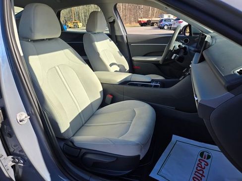 Used 2025 Hyundai Sonata SEL FWD image 16